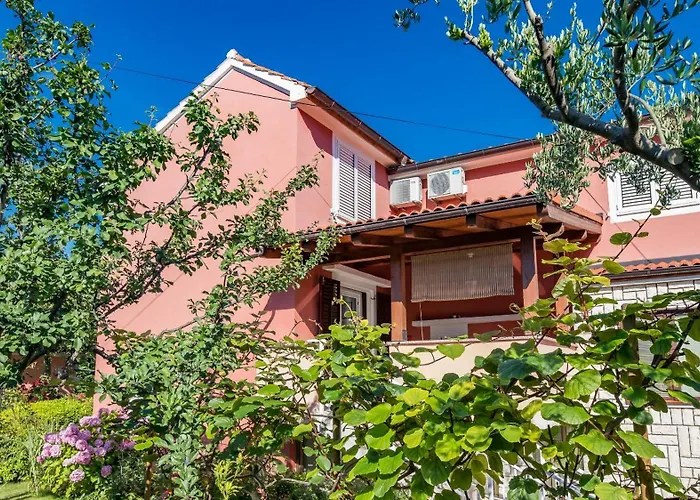 Apartments Nadica